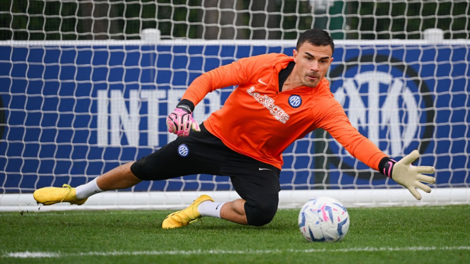Emil Audero: Batal ke Juventus, Kiper Timnas Indonesia Resmi Pakai Nomor 12 di Como untuk Musim 2026/2027