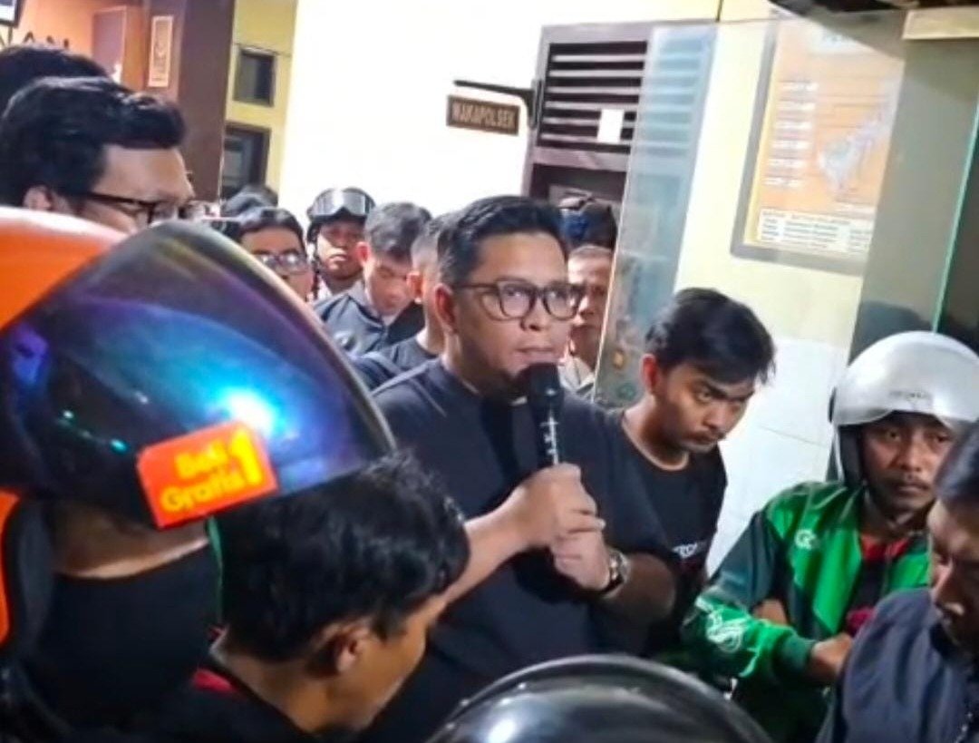 Tragedi Jukir Liar: Driver Ojol Ditikam di Makassar, Polisi Intensif Buru Pelaku