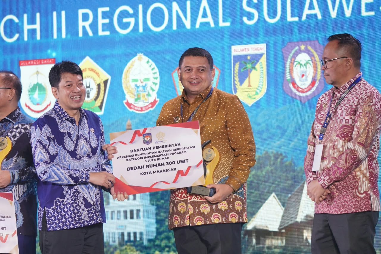 Bukti Layanan Prima, Pemkot Makassar Raih Dua Penghargaan Bergengsi dari Kemendagri
