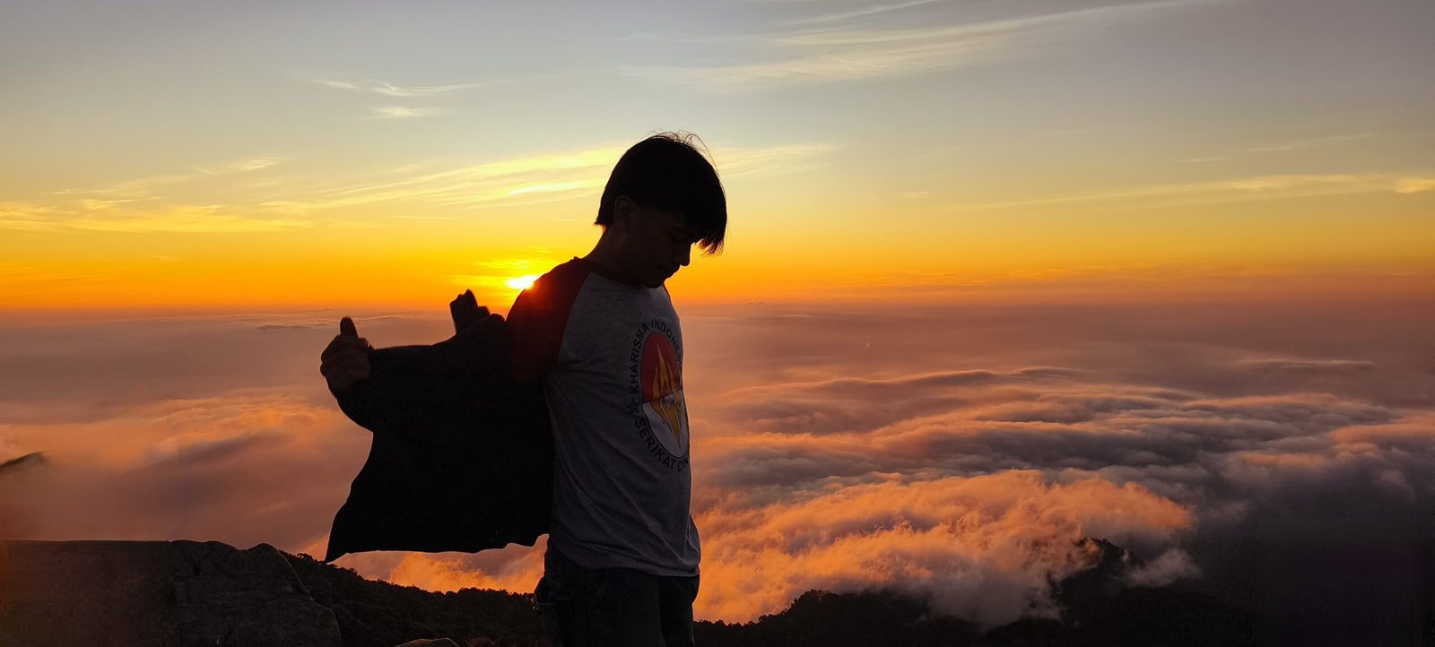 TEKTOK BAWAKARAENG: 7 Jam Menaklukkan Puncak Tanpa Berkemah