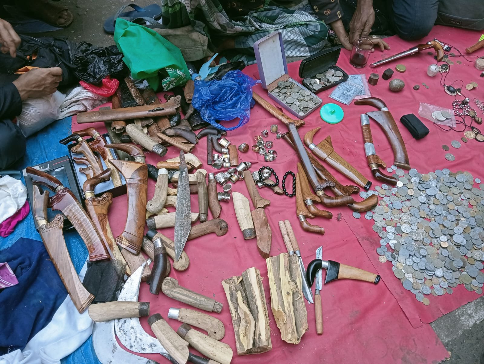 pasar loak jalan veteran utara